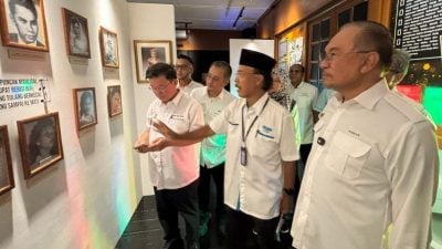 参观诺丁阿末纪念馆 首相重温传奇影星风采