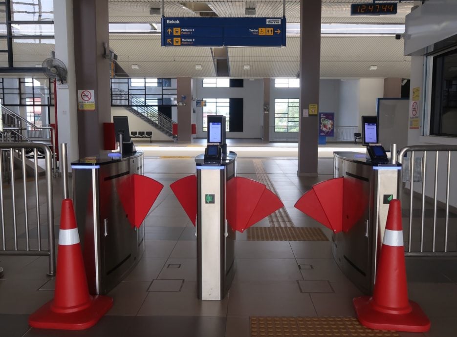 **已签发**柔︰封面：九成居所靠近火车站B门，彼咯村民吁速装验票闸