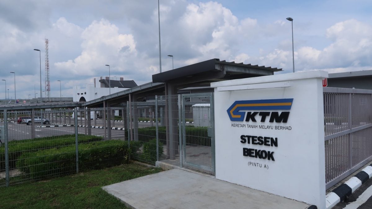 **已签发**柔︰封面：九成居所靠近火车站B门，彼咯村民吁速装验票闸