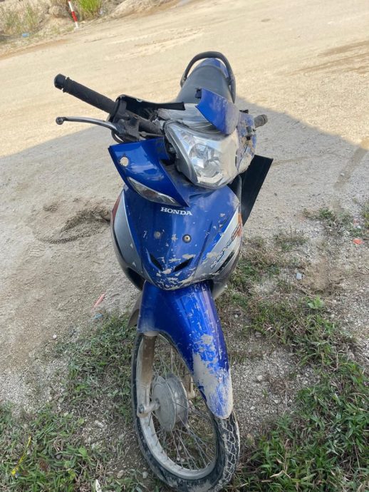 **已签发**柔：18岁骑士经沙场时遭罗里撞倒   送院抢救不治