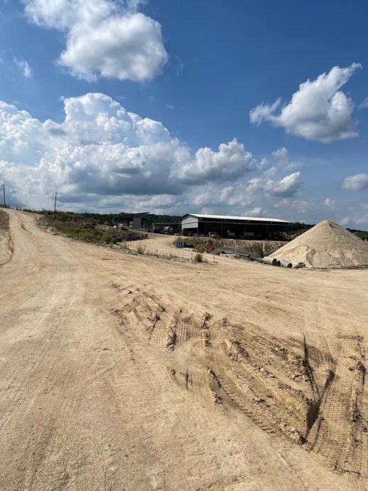 **已签发**柔：18岁骑士经沙场时遭罗里撞倒   送院抢救不治