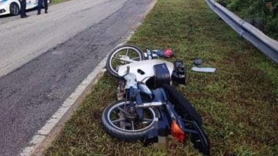 2摩托车1汽车碰撞 25岁骑士魂断公路