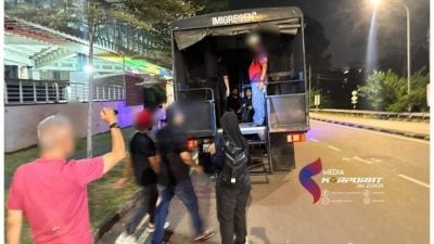 柔移民局查食肆   捕1大马籍经理28外劳