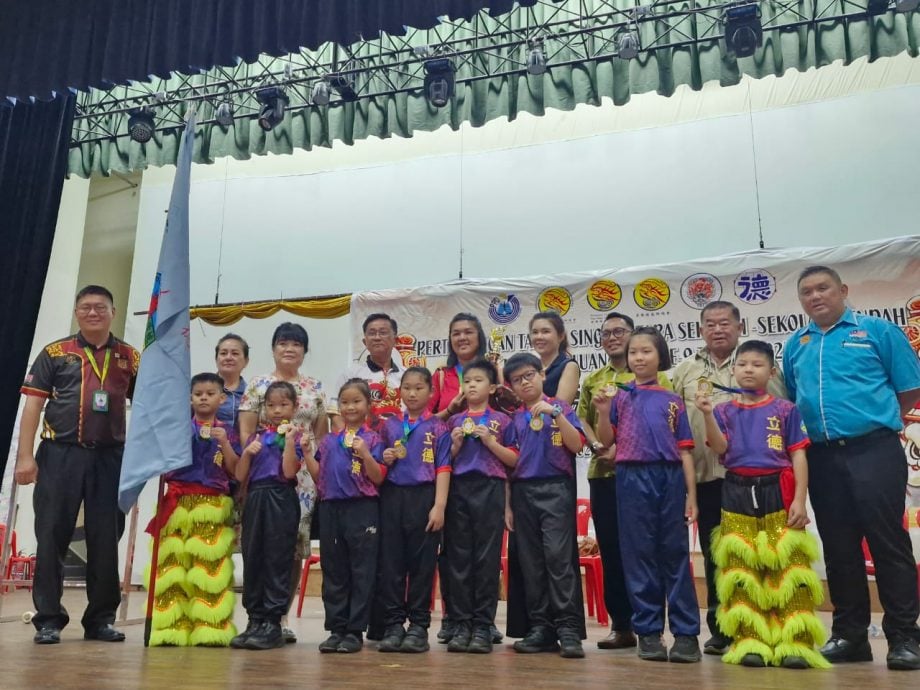 **已签发**柔:头条之一:銮传统南狮小狮王校际赛 130学生秀技艺