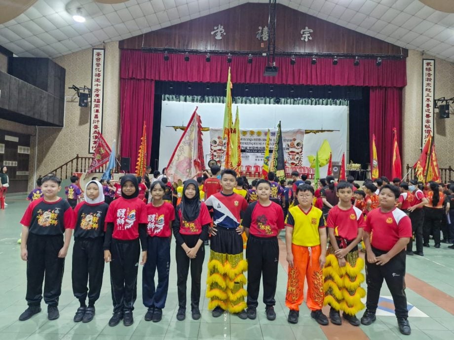 **已签发**柔:头条之一:銮传统南狮小狮王校际赛 130学生秀技艺