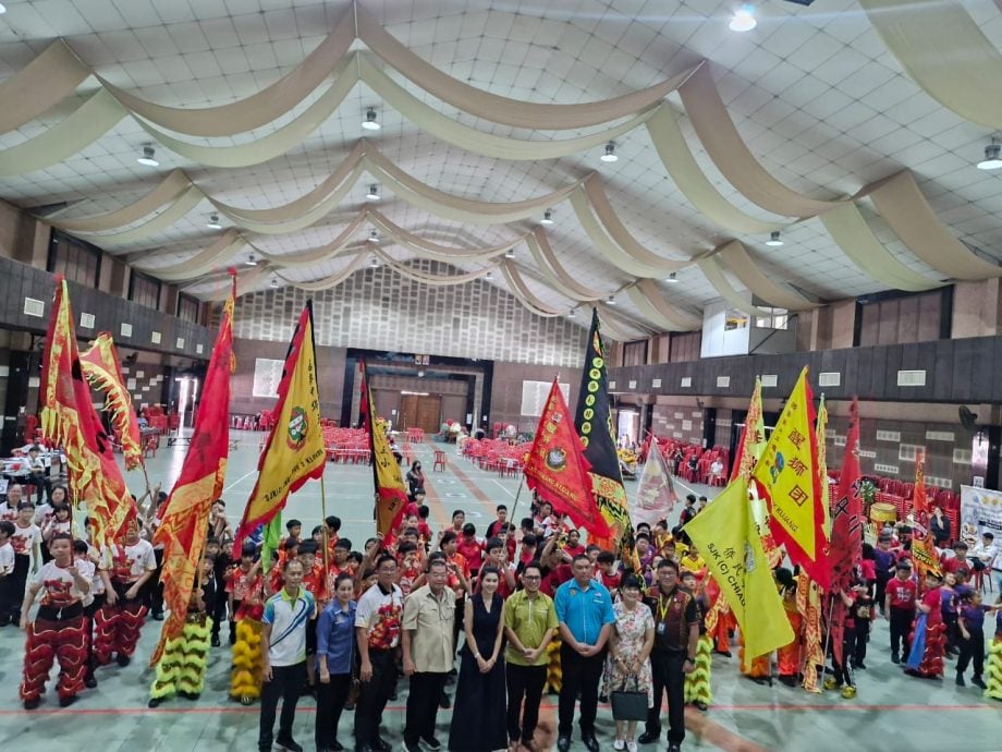 **已签发**柔:头条之一:銮传统南狮小狮王校际赛 130学生秀技艺