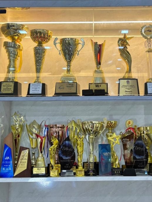 **已签发**柔:封面: 特稿〡北京滑铁卢英格兰称冠 大马双子星征服国标舞界奥斯卡