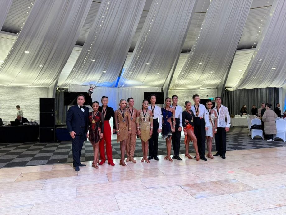 **已签发**柔:封面: 特稿〡北京滑铁卢英格兰称冠 大马双子星征服国标舞界奥斯卡