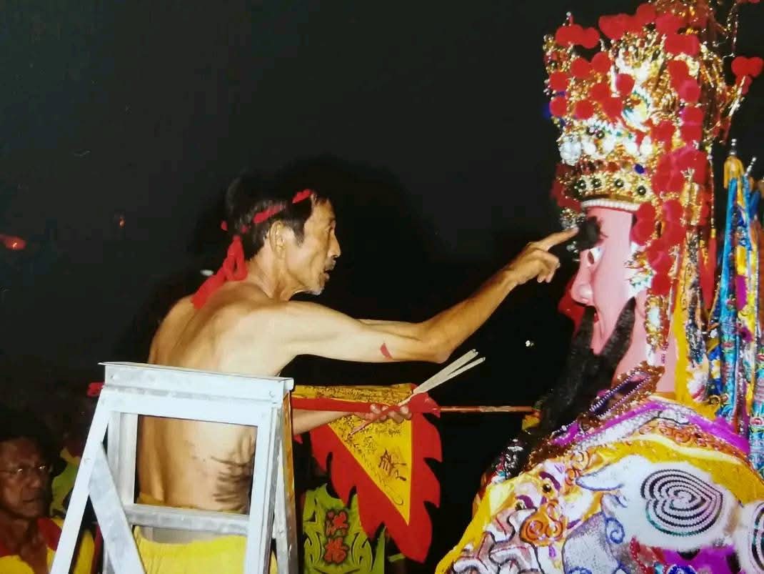 **已签发**柔：封面：这些人那些事〡大旗、高跷、神将  新山洪扬体育会登国际舞台