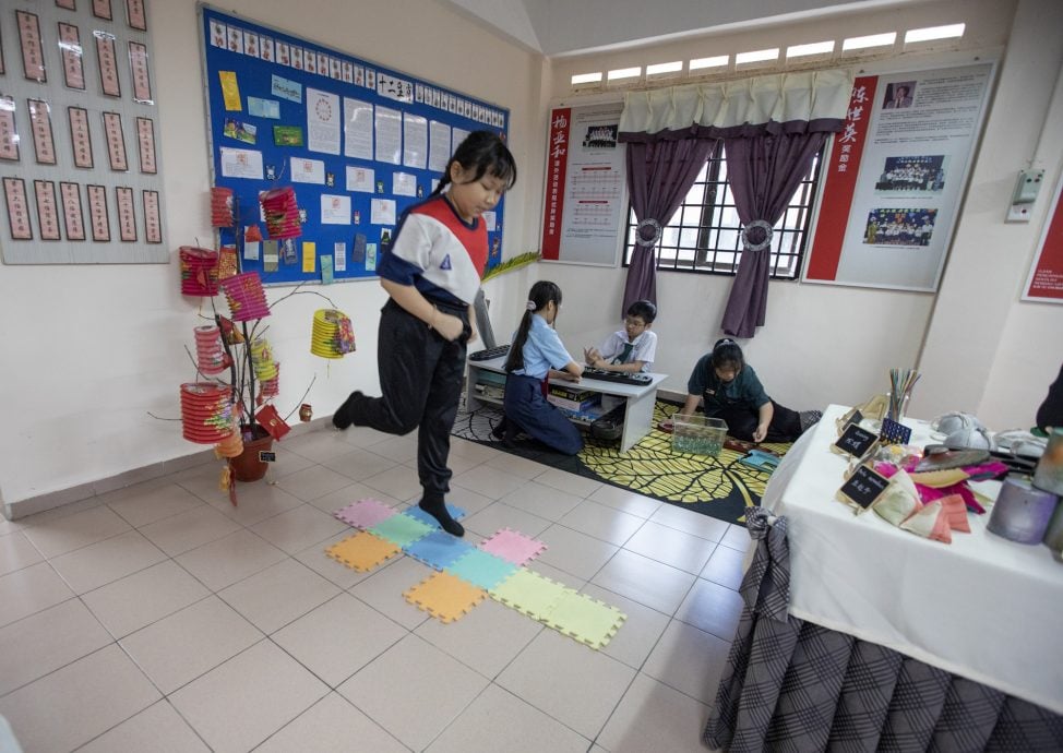 **已签发**柔：封面：这些人，那些事〡乒乓队曾叱咤风云  启蒙学校历史展览馆满满回忆