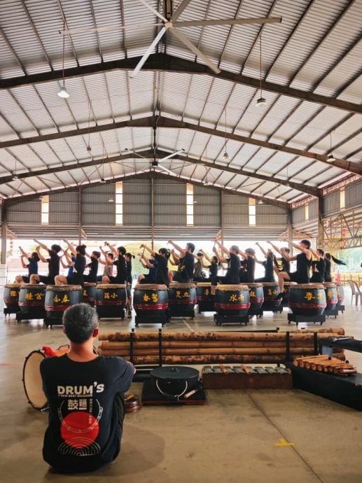 **已签发**柔：封面：鼓动新山3.0《鼓籍》今年第二弹  邀民众以掌声守护鼓声迈向世遗