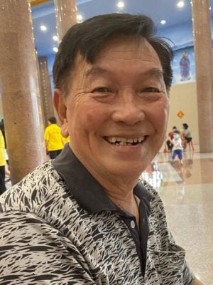 **已签发**柔：新邦令金成群野猴出没住宅区  跳屋顶爬神坛觅食扰民