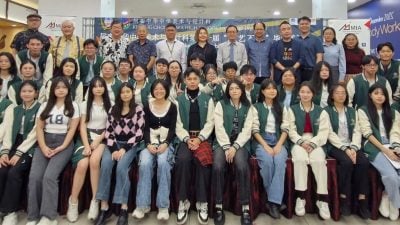 銮中美术设计科毕业展  展出38学生逾300作品