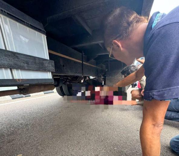 **已签发**柔：母子共乘突摔2罗里间   母遭卷入后轮惨辗毙  