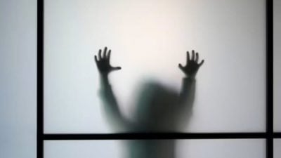 少妇和夫吵架  踹打年幼儿出气被控