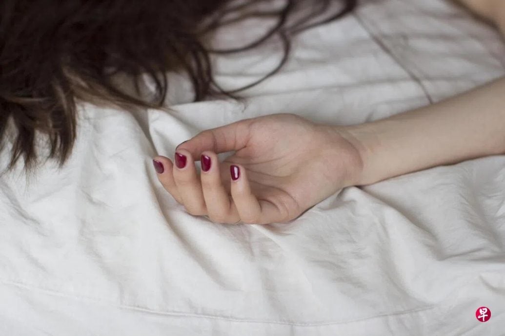 *已签发*柔:狮城二三事:已婚男跟踪强奸醉妇 监15年鞭12下