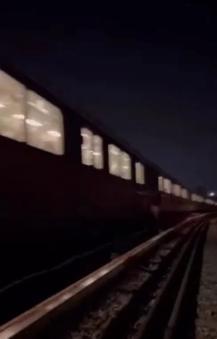 *已签发*柔：狮城二三事：爬鹰架闯地铁轨道拍视频  狮城17岁少年认罪