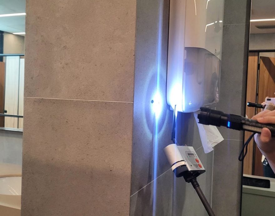 *已签发*柔：狮城二三事：狮城大学厕所藏针孔摄像头？  校方：两次检查皆无发现异物