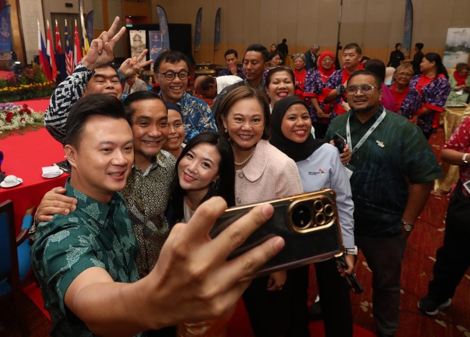 **已签发**柔：第三版新头：第二届东盟导游大会开幕  推动柔州与东盟旅游