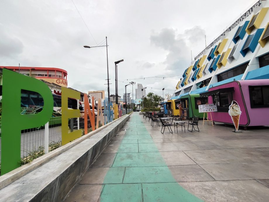 已签发（大北马）光大垫楼设空中外环走道？ 郑来兴：成本太高不实际