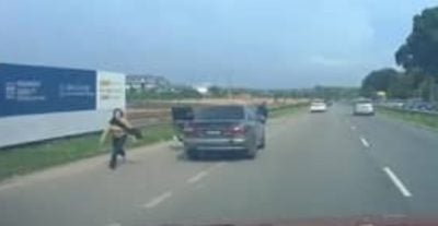 女子跳车视频引热议  警调查家暴 扣1男子