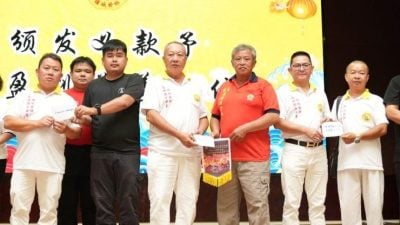 槟发林高峰园斗母宫千人宴  捐款6团体学校各获200