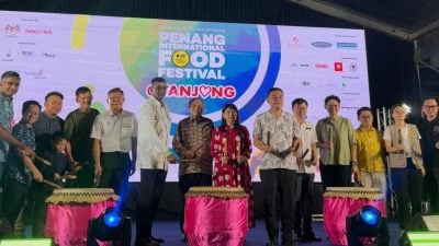 国内外游客涌入乔治市  槟国际美食节盛大开幕