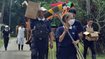 水灾折腾近一周　吉打灾民陆续回家 清理家园
