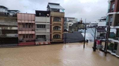 灾区里的暖心事 她脱困后想起那一碗热粥