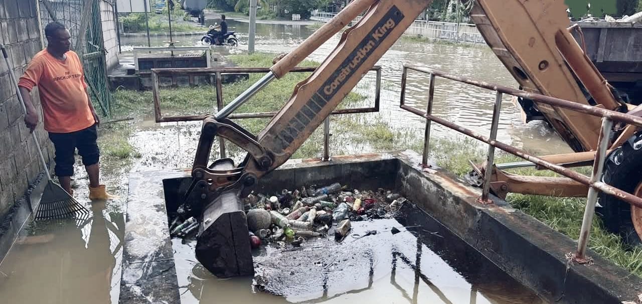 已签发(大都会)巴生市政厅派员清沟防水灾