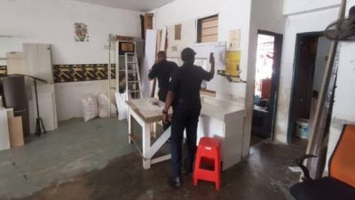 对外籍人士非法经商零容忍   瓜冷市会突击家具维修店