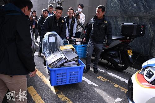 已补3照片（全国版）香港宏福苑五级大火    3人涉嫌“误杀”被捕 保安局：燃烧速度异常 不排除刑案