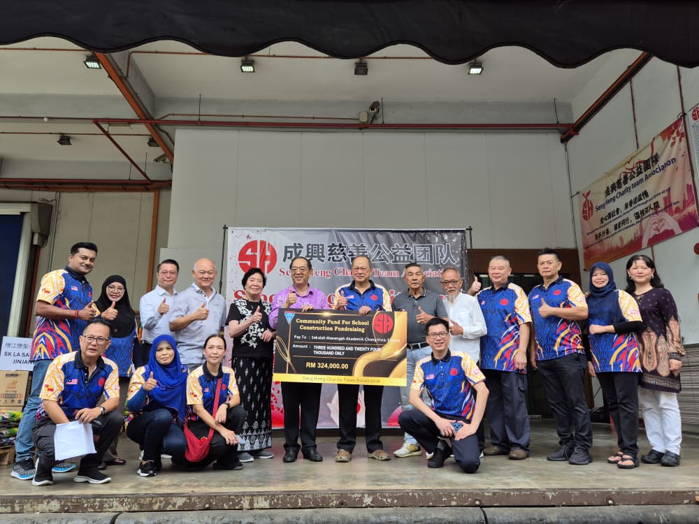 已补表/大都会/成兴慈善公益团队捐赠物资给贫困学生/2图