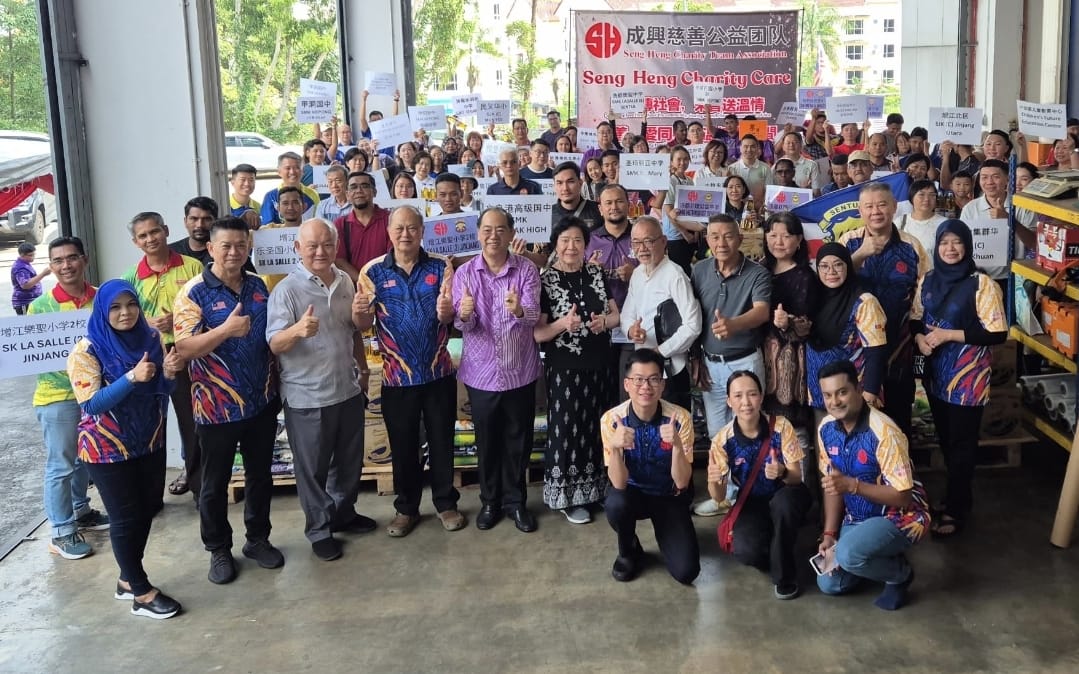 已补表/大都会/成兴慈善公益团队捐赠物资给贫困学生/2图