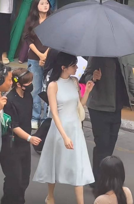 带病拍戏一个多月未愈惹忧 迪丽热巴片场求救：怎么办啊？