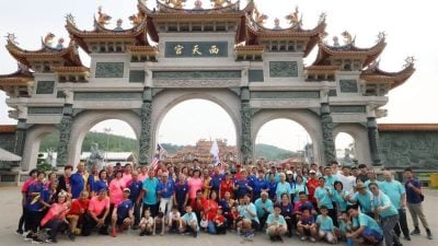 庇朥应和会馆“九九重阳登山祈福”活动　友族同胞齐聚西天宫共襄盛举