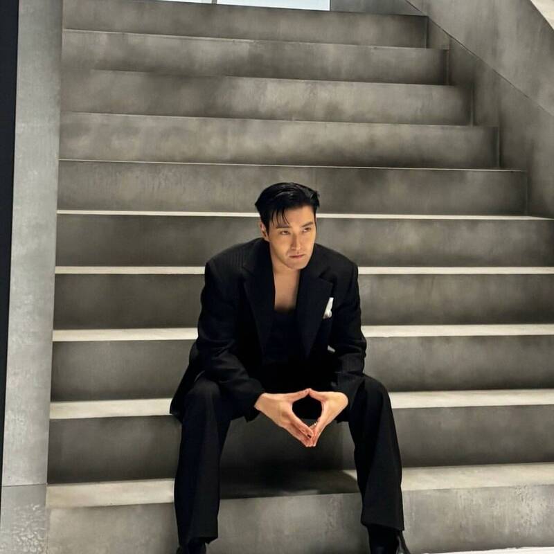 开玩笑自称金正恩表弟惹祸 始源不堪被围攻删社群