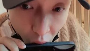 视频｜张艺兴夹生牛肉掉到手机上 下秒举动惹全网暴走