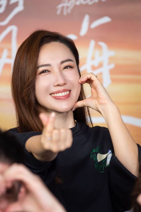 当演员不获理解 李施嬅被妈叫退圈