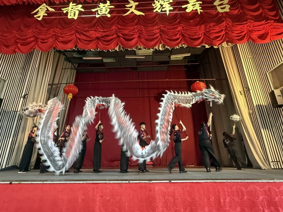 怡精武夜光龙点睛 捐5000星洲基金助水灾灾民