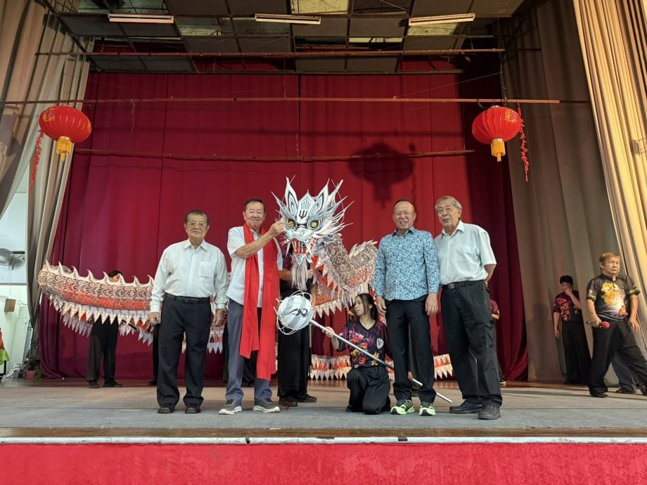 怡精武夜光龙点睛 捐5000星洲基金助水灾灾民