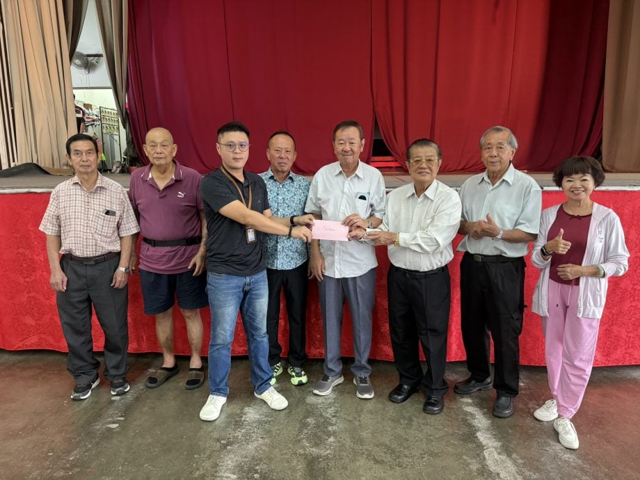 怡精武夜光龙点睛 捐5000星洲基金助水灾灾民