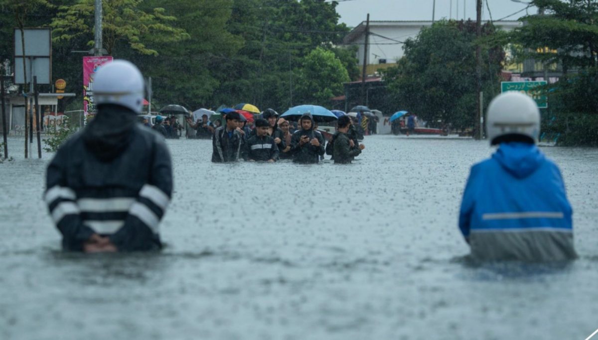 想回家却坐困恶水 马泰大水灾几时休?