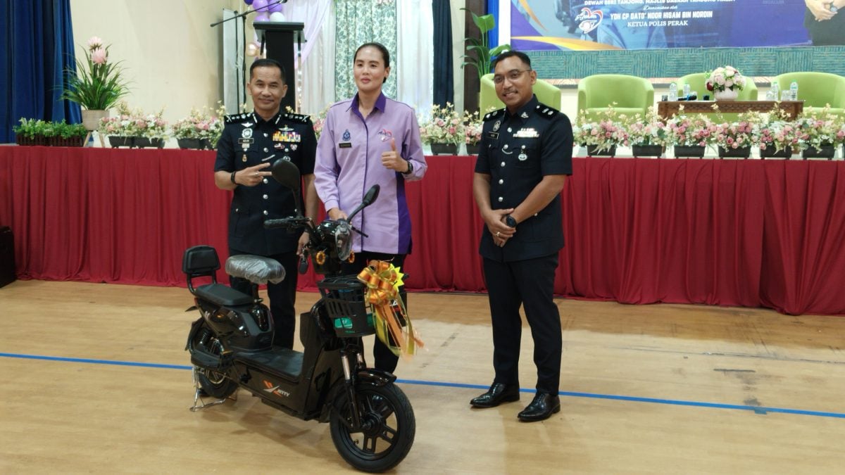 慕亚林“和平女警”领养美冷2020花园 提高警民合作降犯罪率