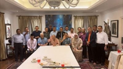 署理韩沙为首 赴慕尤丁家宴  18土团议员誓续挺慕