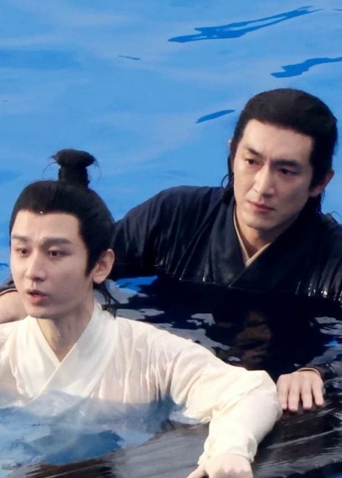 成毅拍戏吊钢丝再出事 背部重撞墙险破相