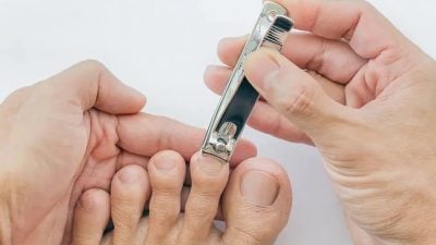 手指甲为何长得比脚趾甲快？ 专家揭秘：跟血流和习惯有关