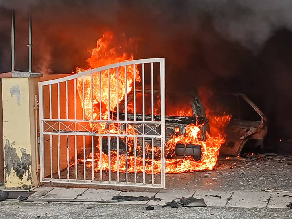 打扪团结园火灾5排屋遭殃 老翁葬身火海