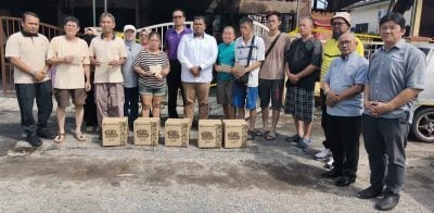 打扪国州议员办公室为受灾户送物资 协助重建家园