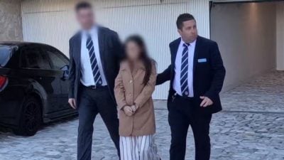 扮“算命师＋风水师”  澳洲母女骗人贷款被捕 金额涉1.8亿